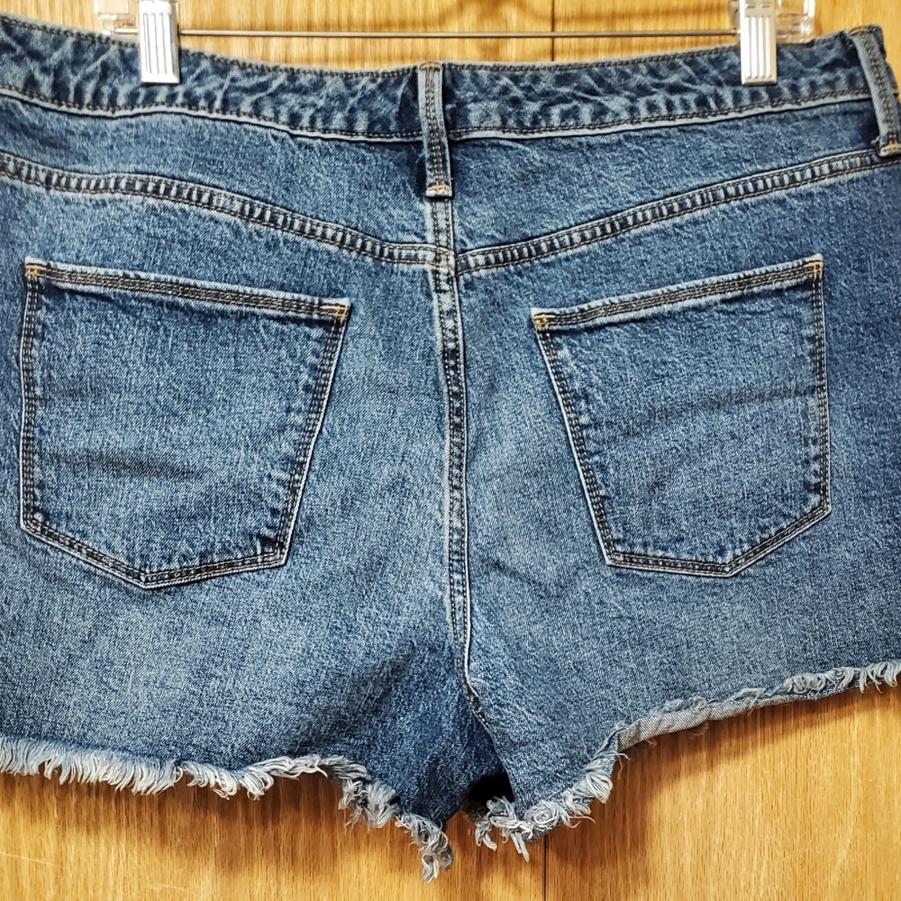 Universal Thread Jean Shorts - Picture 2 of 4